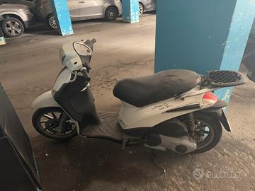 Liberty 125 colore bianco