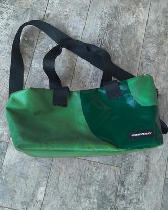 Freitag modello Lois F45 in verde.