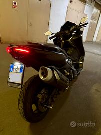 Yamaha T Max Kit 560 total black