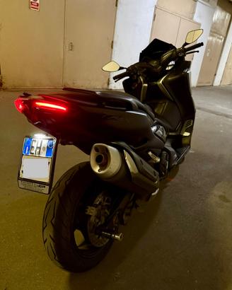 Yamaha T Max Kit 560 total black