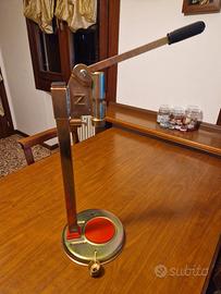 Tappatrice colonna per tappi corona