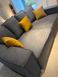 Divano seduta larga in tessuto grigio