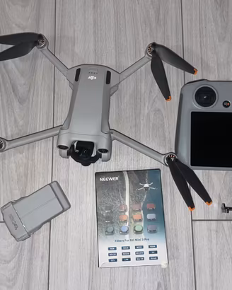 DJI Mini 3 Pro con radiocomando DJI RC e filtri