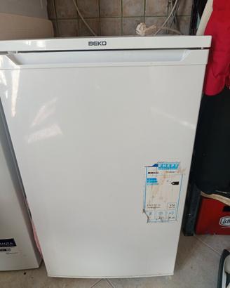 Congelatore verticale Beko FS166020