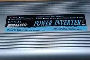 Inverter di potenza con caricabatteria