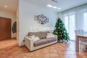 TRILOCALE LUMINOSO, TERMOAUTONOMO, CON BOX E CANTI