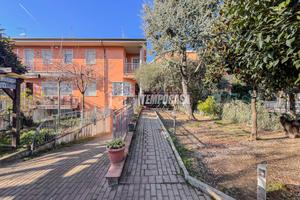 VILLETA A SCHIERA CON INGRESSO INDIPENDENTE E AMPI