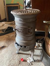 Piccola stufa in ghisa