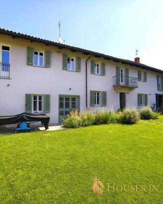 Rustico / Casale di 340 m² con più di 5 locali e b