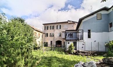 CASA SEMINDIPENDENTE A MERATE