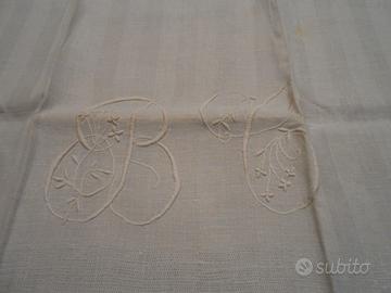 Asciugamano vintage con frange e ricamo BC