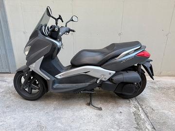 Yamaha XMAX 250