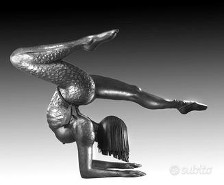 Asia è il suo nome ( donna in esercizio )