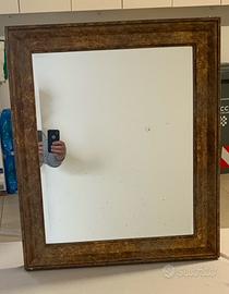 Specchio con cornice in legno