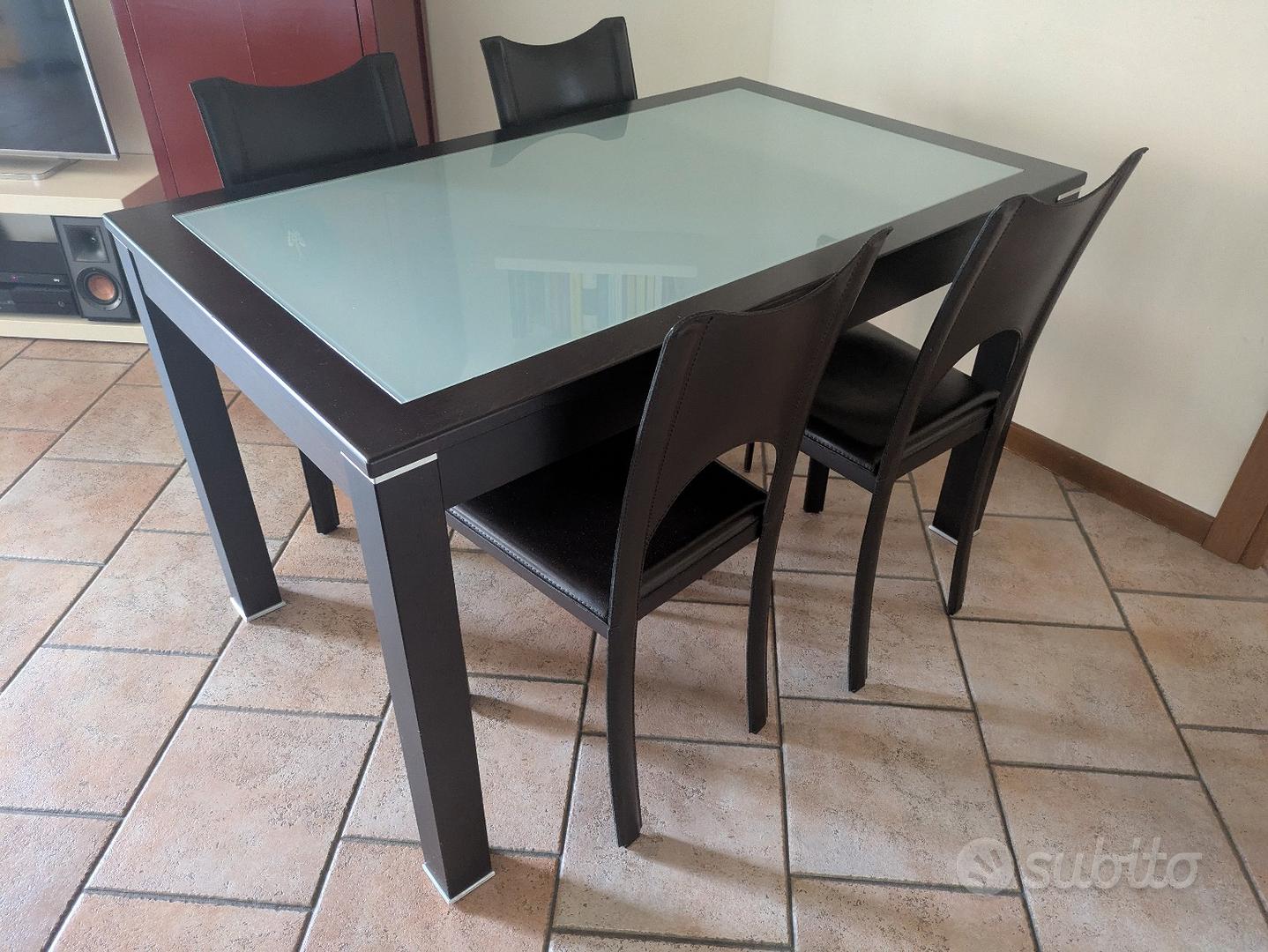 tavolo wenge' con sedie in cuoio Arredamento e Casalinghi In