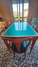 Tavolo con sedie