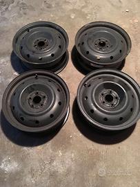 4 cerchi in ferro 205/55R16 nuovi