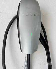 Tesla - Colonnina Ricarica Auto Elettrica 220/380V