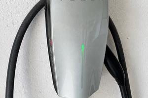 Tesla - Colonnina Ricarica Auto Elettrica 220/380V