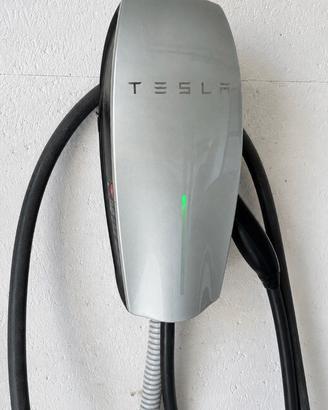 Tesla - Colonnina Ricarica Auto Elettrica 220/380V