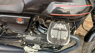 Moto Guzzi V7 stone