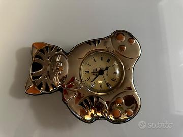 Orologio d’argento smaltato con gatto