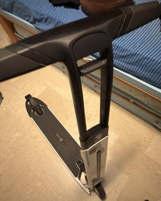 Monopattino Ninebot KickScooter Air T15E  + Casco