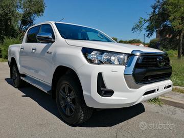 Toyota Hilux - MY25 Double Cab Lounge 48V 2.8D 204