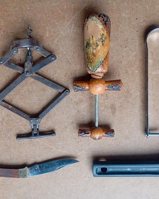 3 cavatappi, apriscatole,snocciolatore,coltello