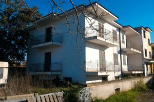 Viletta indipendente 2 piani 2 appartamenti