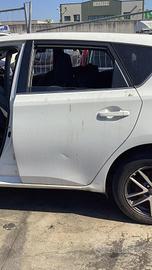 TOYOTA AURIS PORTA POSTERIORE SX