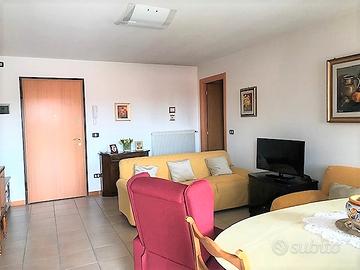 Comodo bicamere con garage
