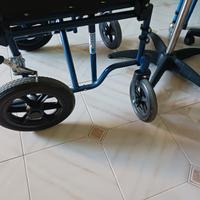 carrozzina da transito per anziani e disabili