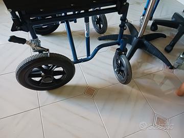 carrozzina da transito per anziani e disabili