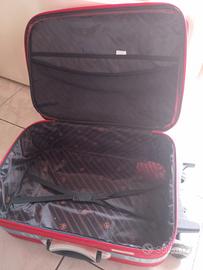 valigia rossa da viaggio 