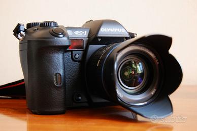 OlympusE-1 con accessori
