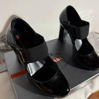 Décolleté Prada in vernice nera con fascia elastic