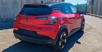 Renault Captur Full Hybrid E-Tech Incidentata