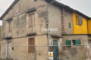 PORZIONE DI CASA DA RISTRUTTURARE