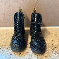 Dr. Martens Borchiate Nere Edizione Speciale n.37