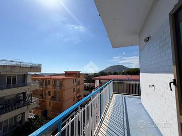 4 LOCALI A POZZUOLI