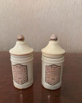 set vintage in porcellana per sali da bagno