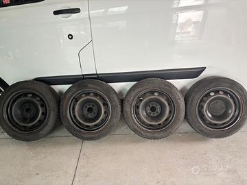 Gomme da neve con cerchi da 15 per FIAT 500