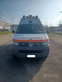 Ambulanza Usata Volkswagen T5 Rif. E22-91007