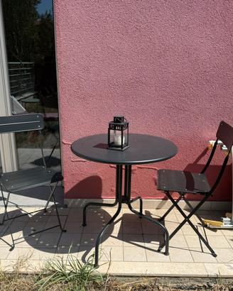 Tavolo e sedie metallo outdoor