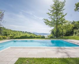 VILLA CON PISCINA VISTA LAGO