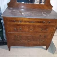 Cassettiera antica con specchiera