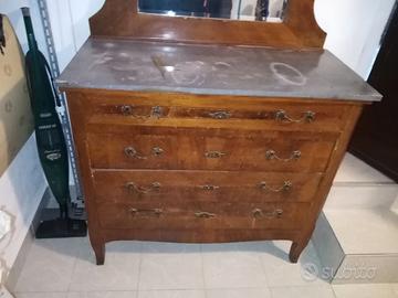 Cassettiera antica con specchiera