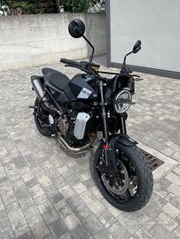 husqvarna Svartpilen 801 akrapovic