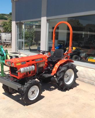 Kubota B 7001